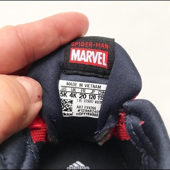 Adidas X Marvel NWOT Spider-Man fortarun  sneakers size 5 - Picture 6 of 8